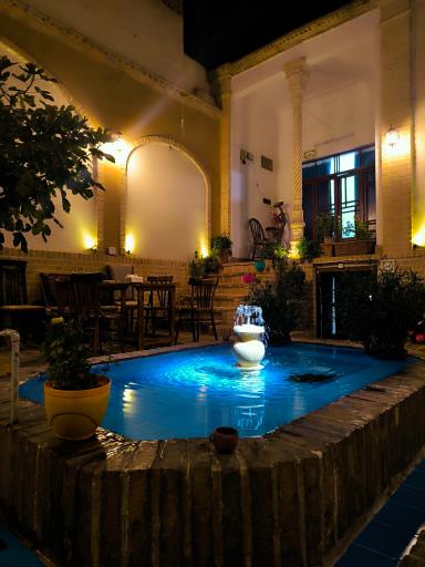 عکس عمارت سنتی گلابگیر