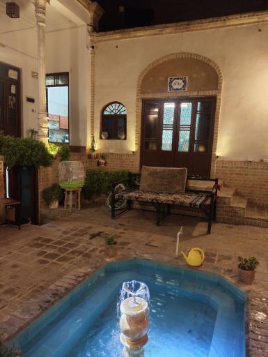 عکس عمارت سنتی گلابگیر