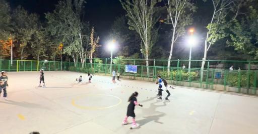 عکس اکادمی اسکیت گفتگو