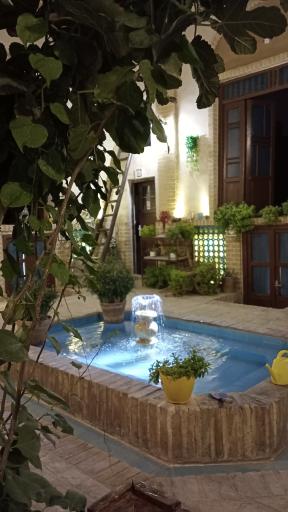 عکس عمارت سنتی گلابگیر