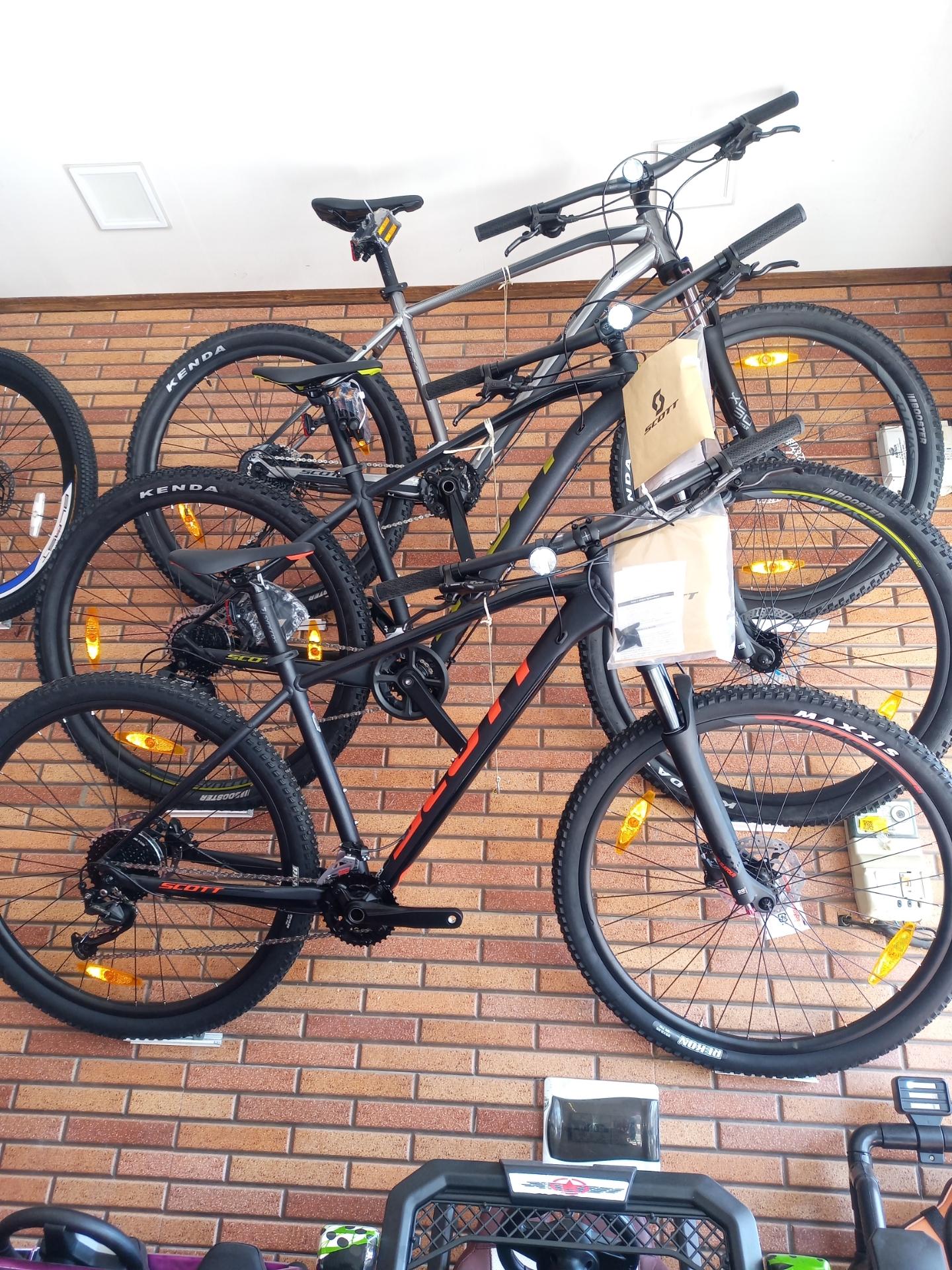 عکس دوچرخه، تردمیل و تجهیزات ورزشی حسن زاده