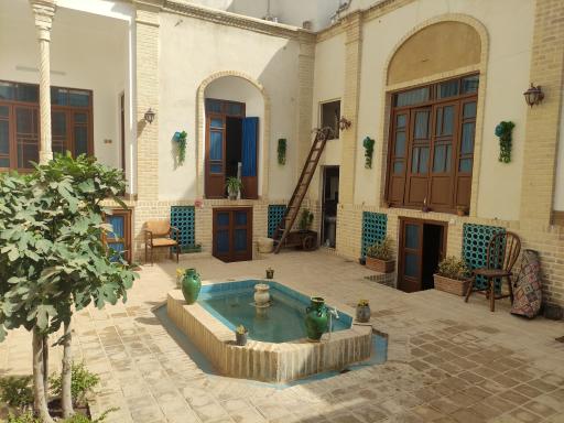 عکس عمارت سنتی گلابگیر