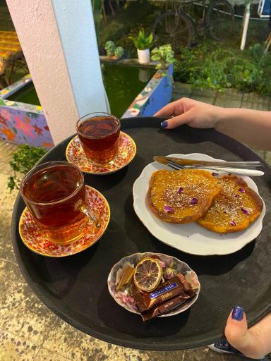 عکس کافه گیل ماه