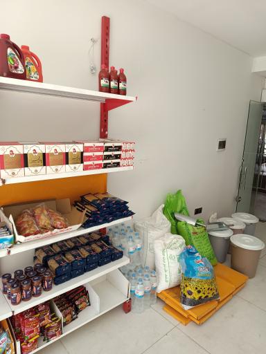 عکس مینی مارکت مواد غذایی مغربی
