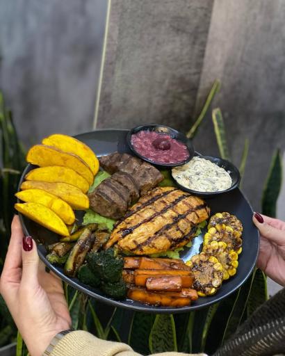 عکس کافه لاویه لانژ