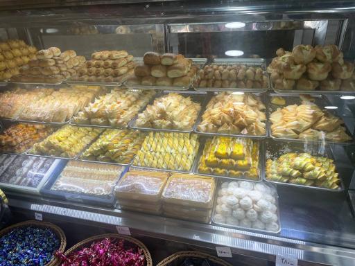 عکس شیرینی سرای وارنی