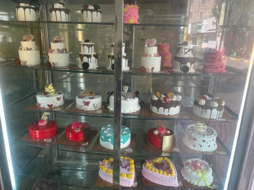 عکس شیرینی سرای وارنی