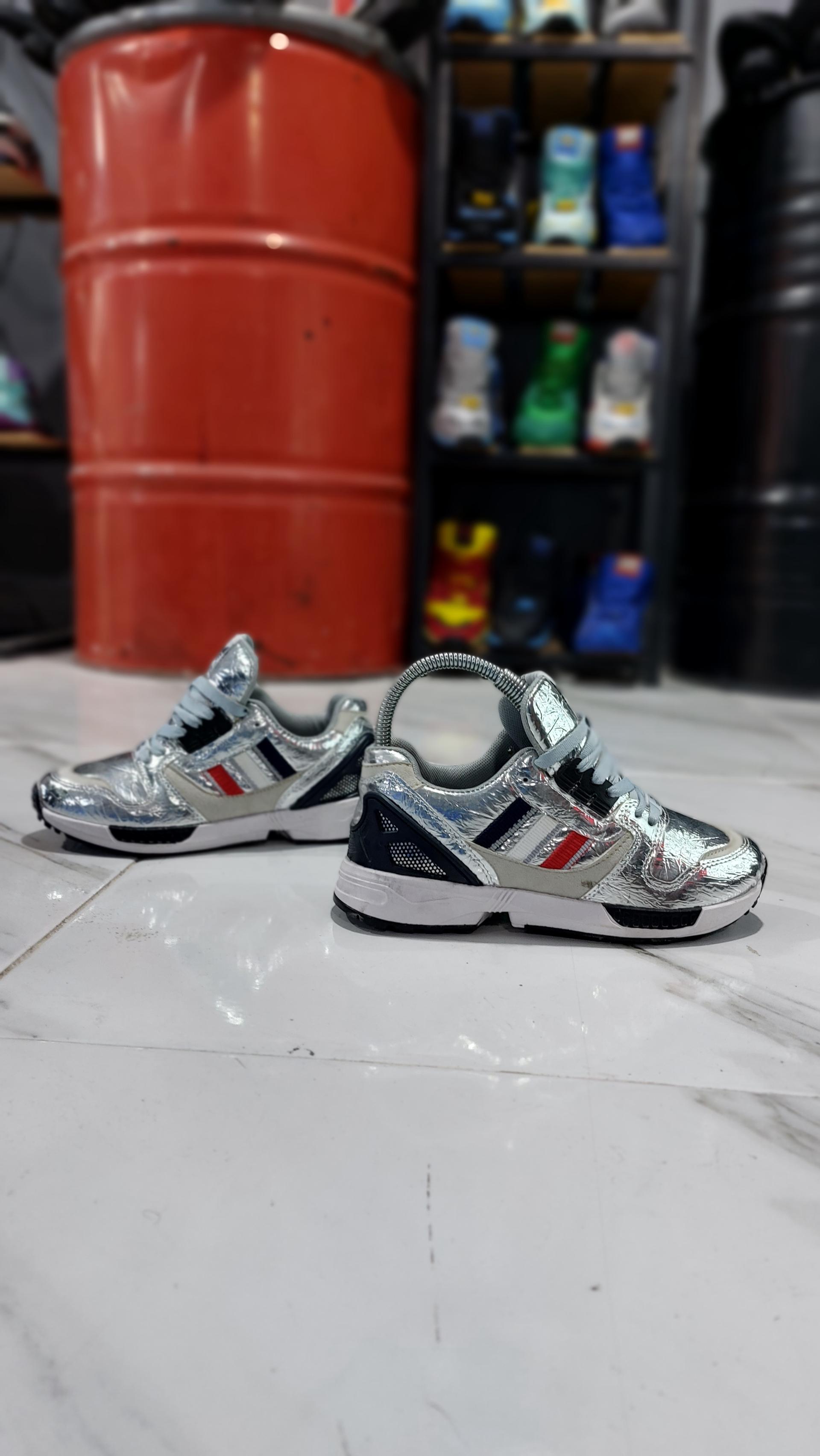 عکس فروشگاه کفش 13 پلاس