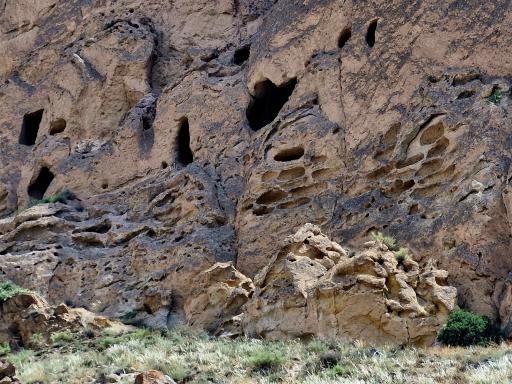 عکس دخمه های باستانی کافرکلی