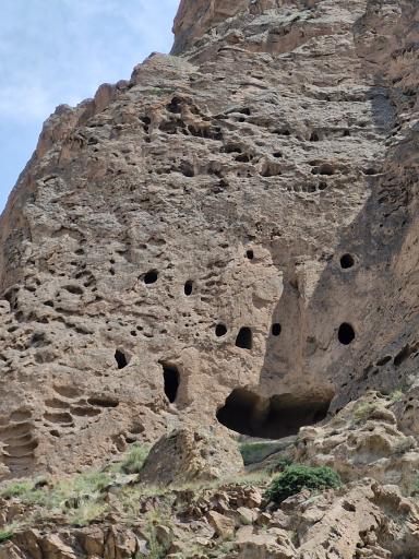 عکس دخمه های باستانی کافرکلی