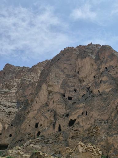 عکس دخمه های باستانی کافرکلی