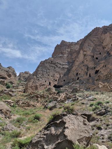 عکس دخمه های باستانی کافرکلی