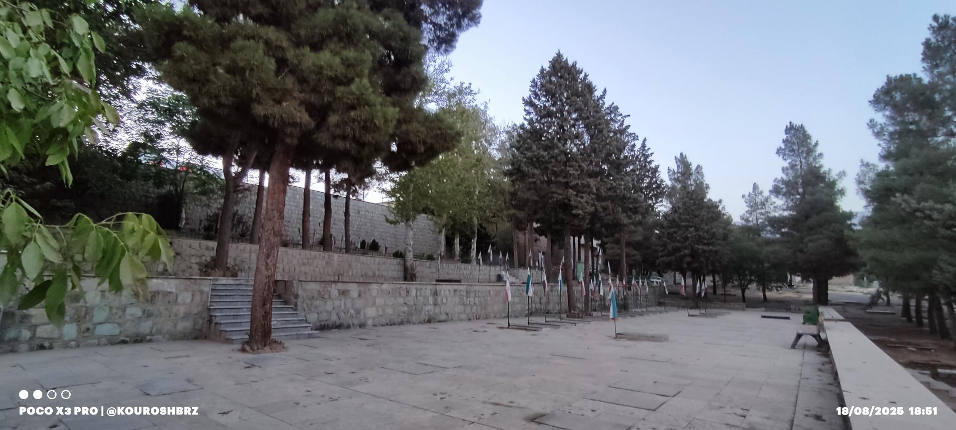 عکس گلزار شهدای شهرک هیو