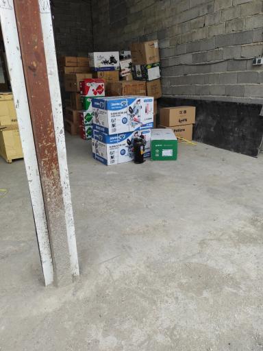 عکس تخلیه بار تجاری طوس