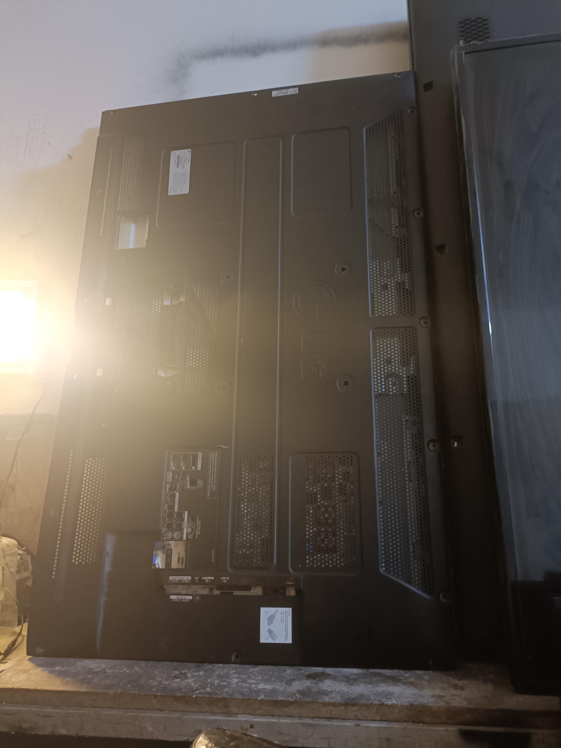 عکس تعمیرات لوازم الکترونیک میلاد