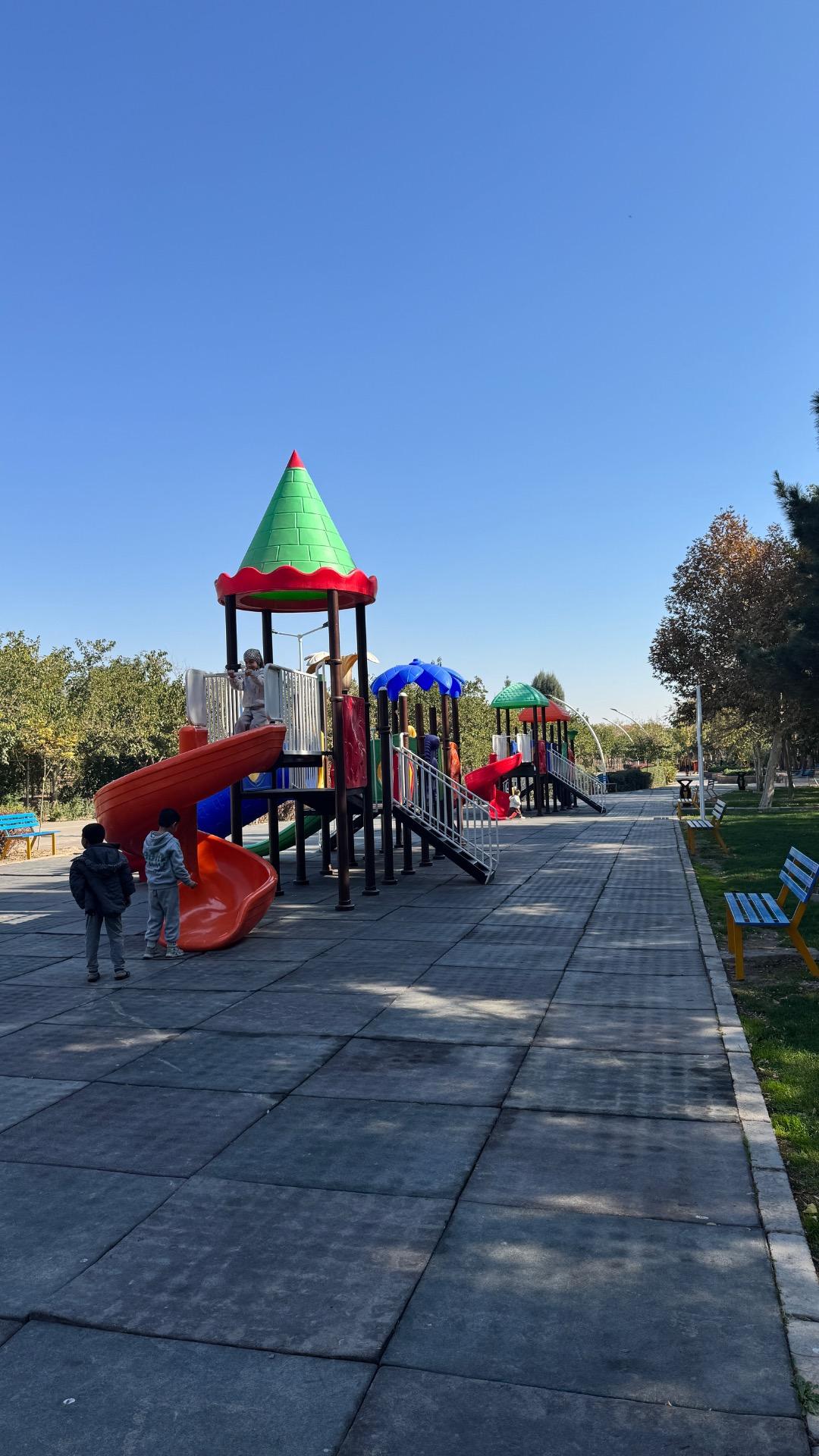 عکس زمین بازی کودکان شماره ۳