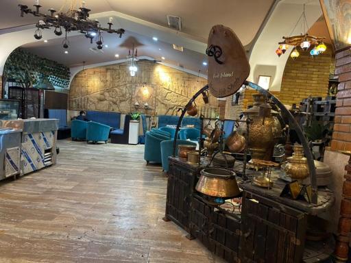 عکس رستوران و سفره خانه سنتی حفیظی