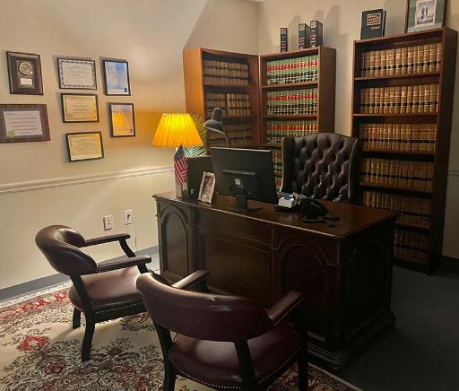 دفتر وکالت حسام ظفری ( وکیل پایه یک دادگستری )