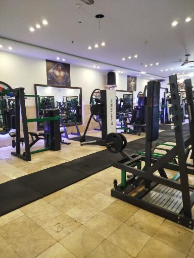 عکس باشگاه پرورش اندام آراد