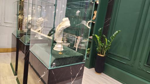 عکس گالری طلا و جواهر لوتوس