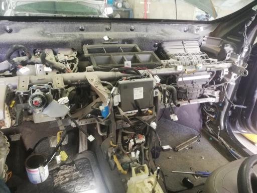 عکس کلینیک تخصصی برق و کولر آقای خودرو