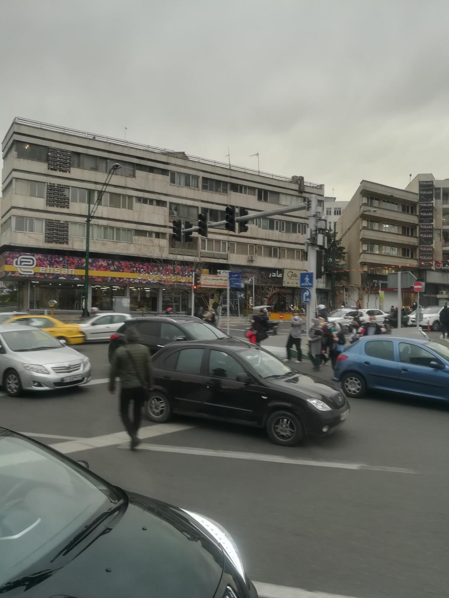 عکس مجتمع تجاری و اداری میلاد نور