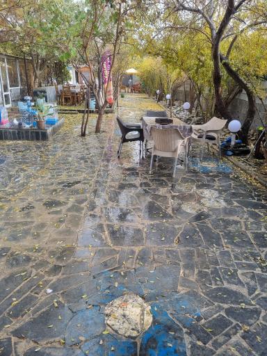 عکس باغچه رستوران پدر سالار