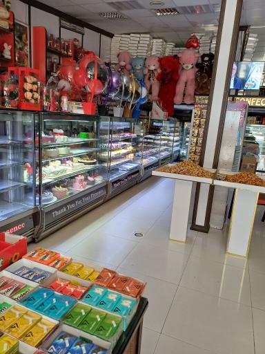 عکس کافه قنادی شاه نوش