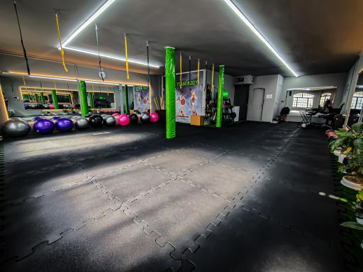 عکس باشگاه ورزشی بانوان کارا