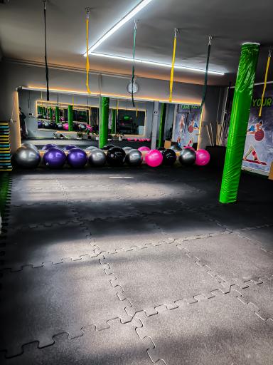 عکس باشگاه ورزشی بانوان کارا