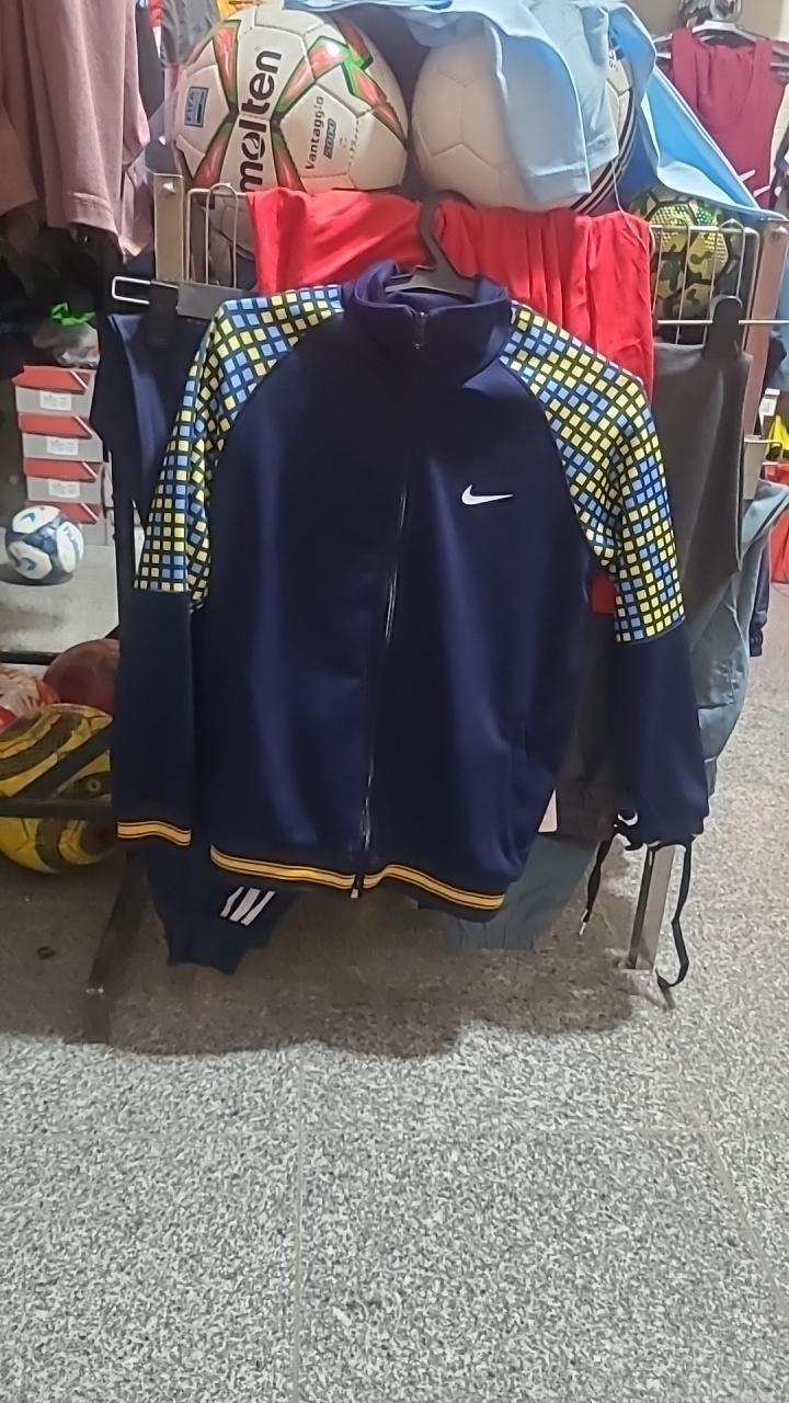 عکس دفتر باشگاه و لوازم ورزشی والفجر