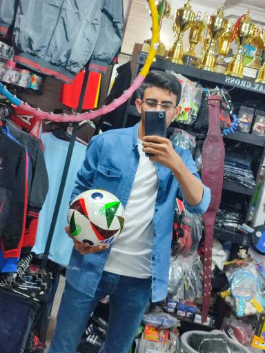 عکس دفتر باشگاه و لوازم ورزشی والفجر