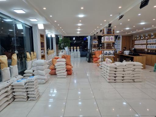 عکس فروشگاه برنج و چای شریف نیا