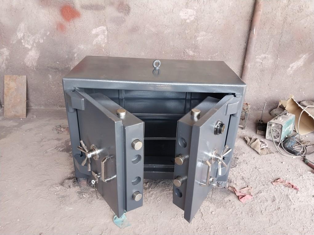 عکس کارخانه گاوصندوق سازی زاگرس