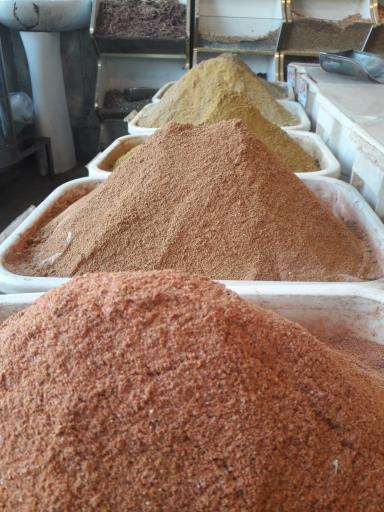 فروشگاه خشکبار و عطاری حقیقت