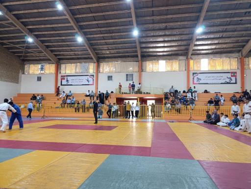 عکس سالن ورزشی شهید حسین قجه ای