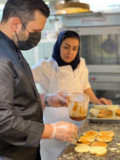 عکس نان و شیرینی نوریس