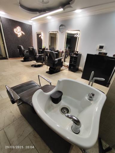عکس آرایشگاه مردانه و ماساژ دیزا
