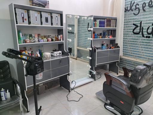 عکس آرایشگاه مردانه کاریزما