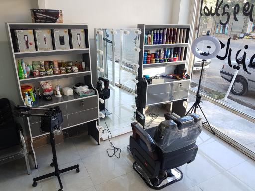 عکس آرایشگاه مردانه کاریزما