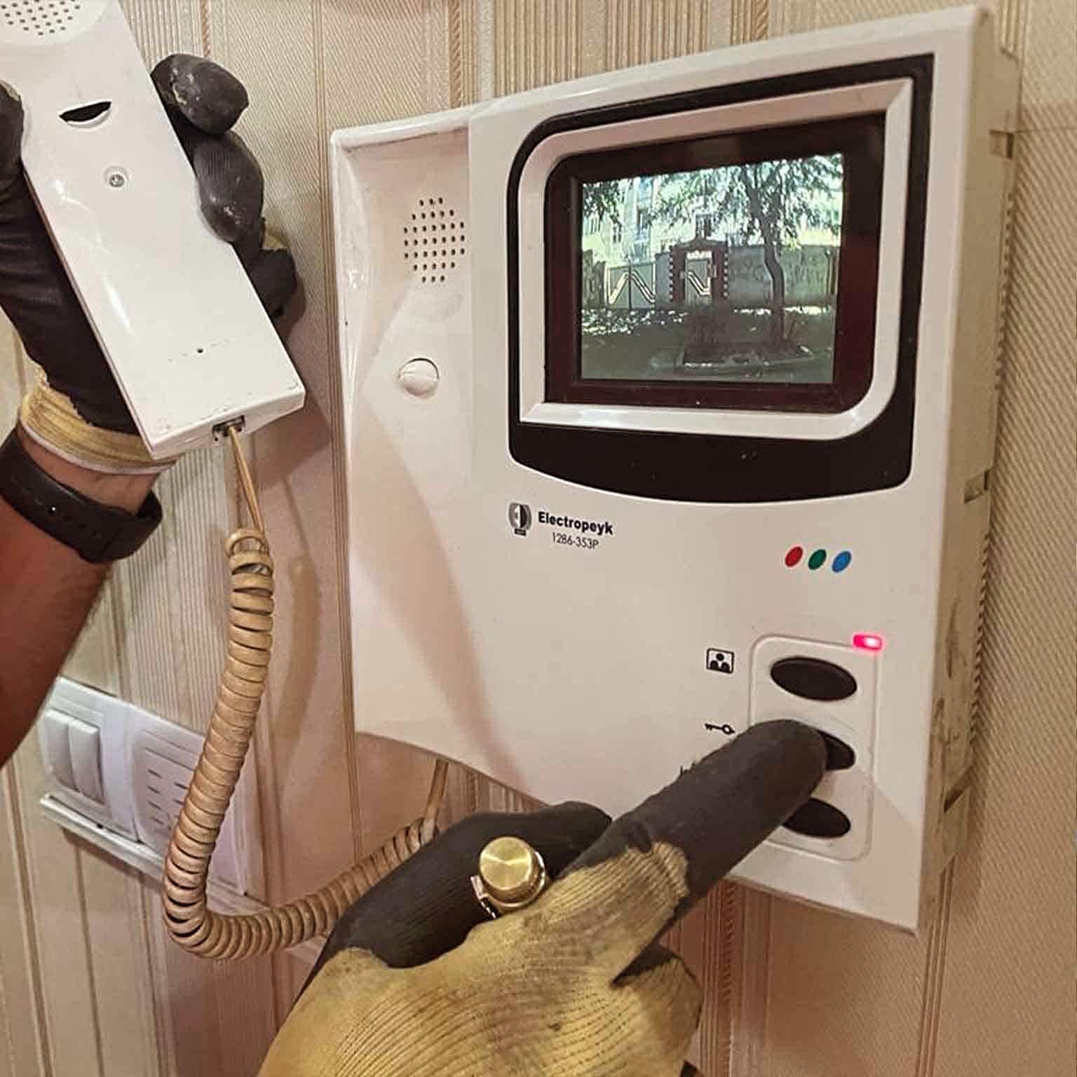 عکس نمایندگی تعمیرات آیفون صوتی و تصویری کالیوز