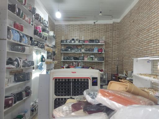 عکس حراجی آرایشی بدلیجات و کیف