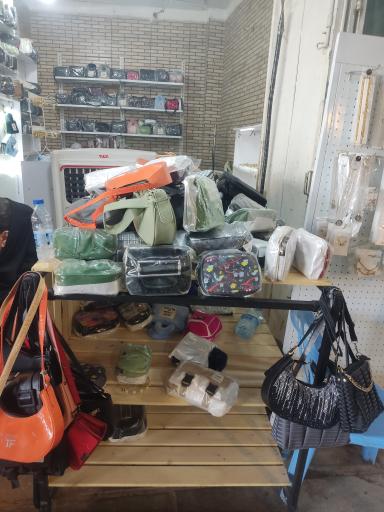 عکس حراجی آرایشی بدلیجات و کیف