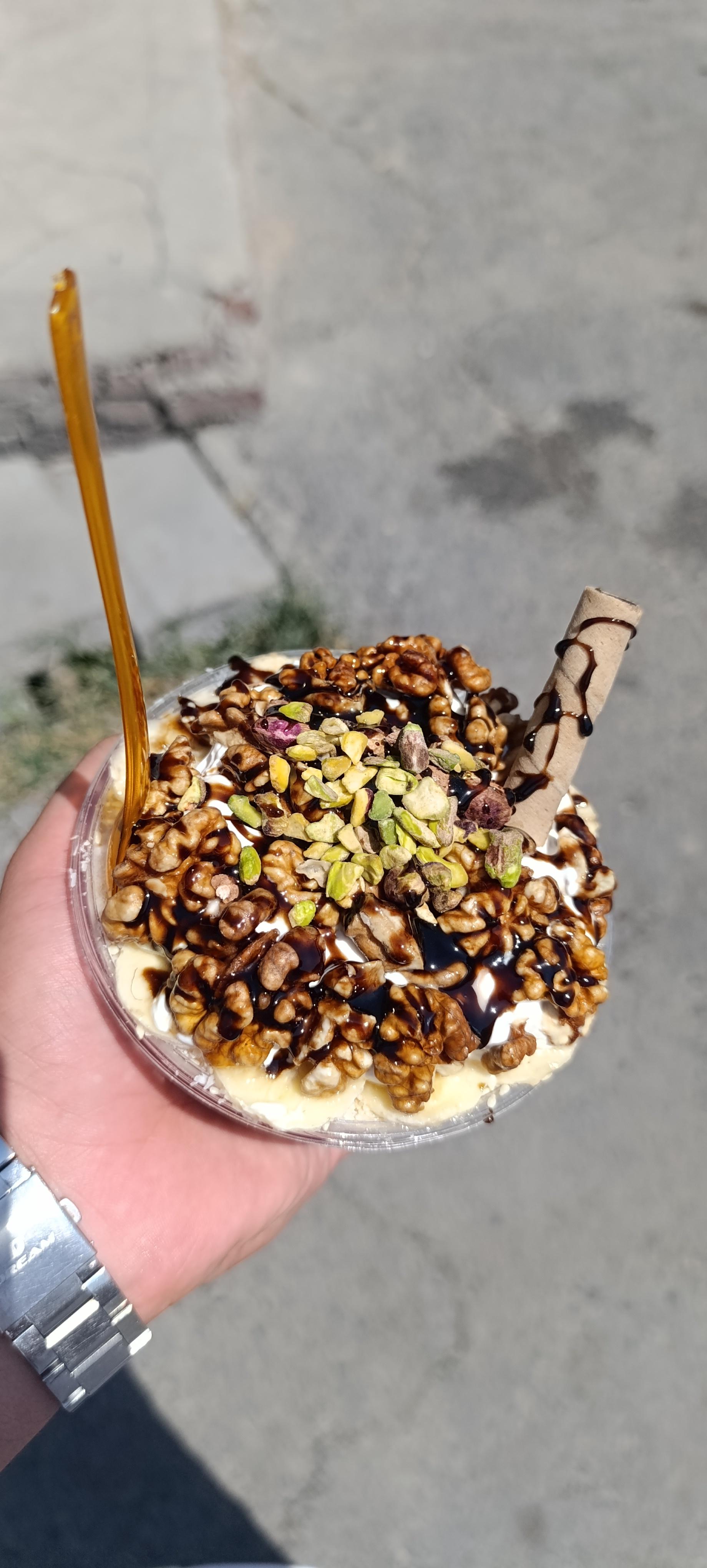 عکس آبمیوه و بستنی مرد هویجی