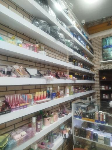عکس حراجی آرایشی بدلیجات و کیف