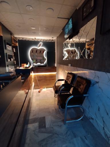 عکس موبایل فروشی فون استور