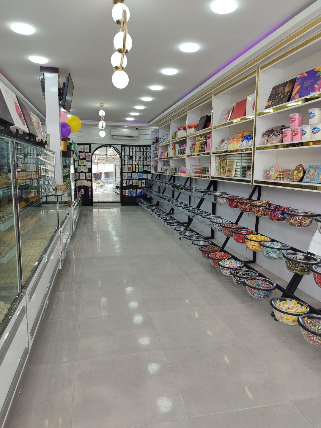 عکس شیرینی سرای لرد