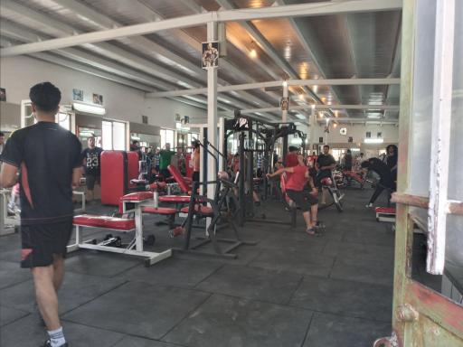 عکس باشگاه بدنسازی خوابگاه 
