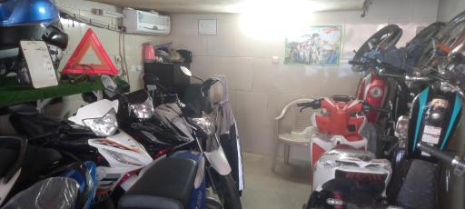 عکس فروشگاه موتور سیکلت سپاهان