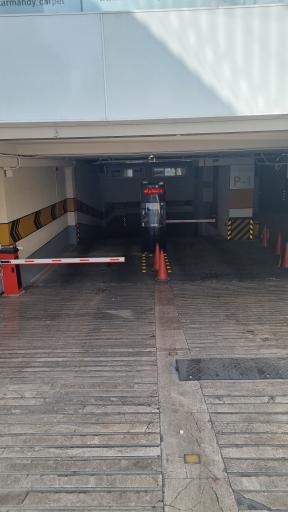 عکس پارکینگ عمومی بارانا